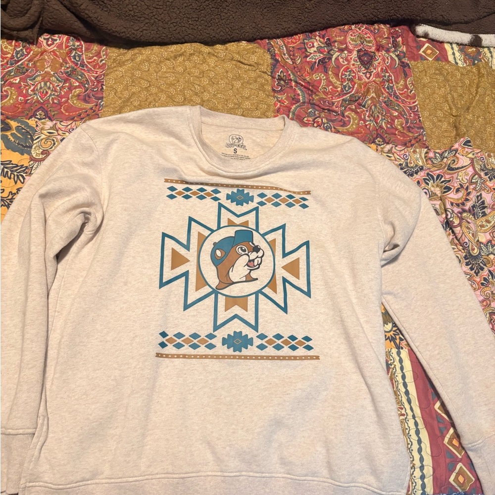 Woman’s Buc-ee’s crew neck